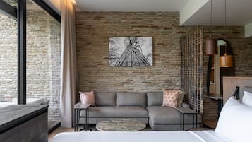 Suite Premium, non-fumeurs, piscine privée | Minibar, coffres-forts dans les chambres, bureau