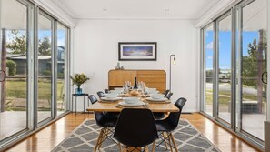 Dining - Alpine Snow Angels Retreat (Jindabyne)
