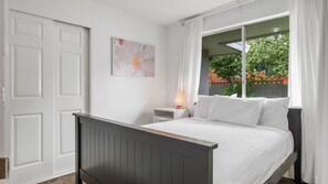 4 bedrooms, WiFi, bed sheets