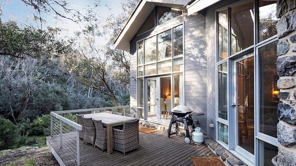 تناول الطعام بالخارج