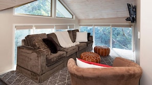 تلفزيون، مدفأة، كرة قدم الطاولة