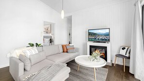 Télévision, cheminée