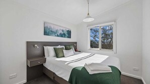 3 chambres, fer et planche à repasser, Wi-Fi, draps fournis