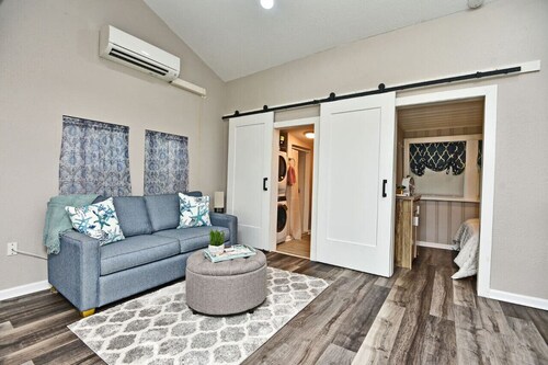 Adorable 1-bedroom right on the bike trail