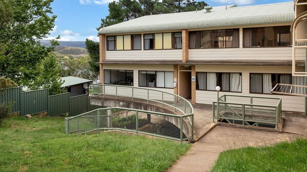 Exterior - Kirwan 22 is a centrally located (Jindabyne)