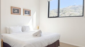 3 soverom, strykejern/-brett og sengetøy