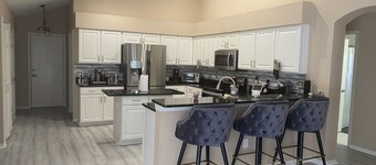 Pool House in Gated Community Close to TIA, Beaches, and Major Shopping King bed
