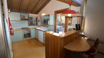 Mikrowelle, Ofen, Herdplatte, Geschirrspüler