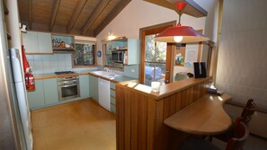 Microondas, horno, placa de cocina, lavavajillas