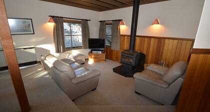 Hi Plains Garadyigan Chalet is nestled in the natural bush setting of Woodridge