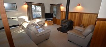 High Plains Garadyigan Chalet is nestled in the natural bush setting of Woodridge