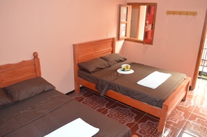 Family Room | Laptop workspace, free WiFi, bed sheets - Casa Rincón  (San Cristóbal de las Casas)
