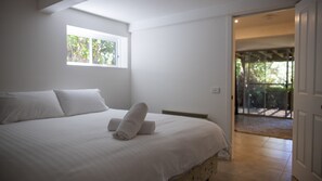 4 bedrooms, WiFi, bed sheets