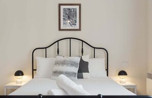 2 chambres, fer et planche à repasser, draps fournis