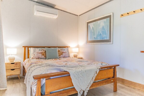 1 bedroom, bed sheets