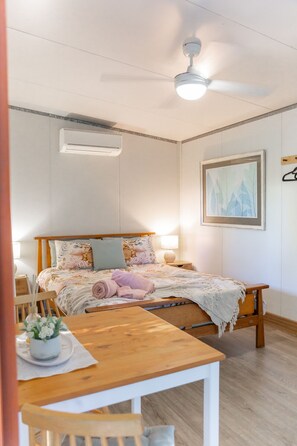 1 bedroom, bed sheets