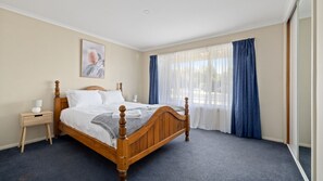 5 soverom, strykejern/-brett, wi-fi og sengetøy