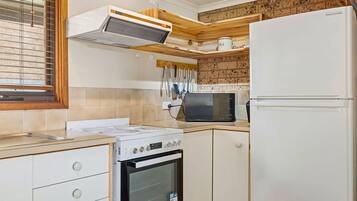 Mikroaaltouuni, uuni, liesi, astianpesukone