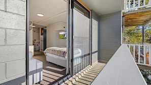 1 bedroom, bed sheets