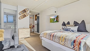 1 bedroom, bed sheets