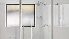 Douche, serviettes fournies