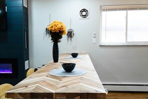 Dining - Fireside 2BR Retreat | Pleasant Ridge | Furnished Stay (Cincinnati)