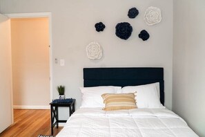 2 bedrooms, in-room safe, desk, iron/ironing board