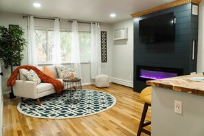 Smart TV, fireplace - Fireside 2BR Retreat | Pleasant Ridge | Furnished Stay (Cincinnati)