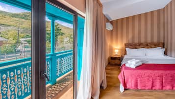 Premium bedding, minibar, laptop workspace, soundproofing