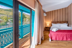 Premium bedding, minibar, laptop workspace, soundproofing - Dzvel Ubanshi (Gori)