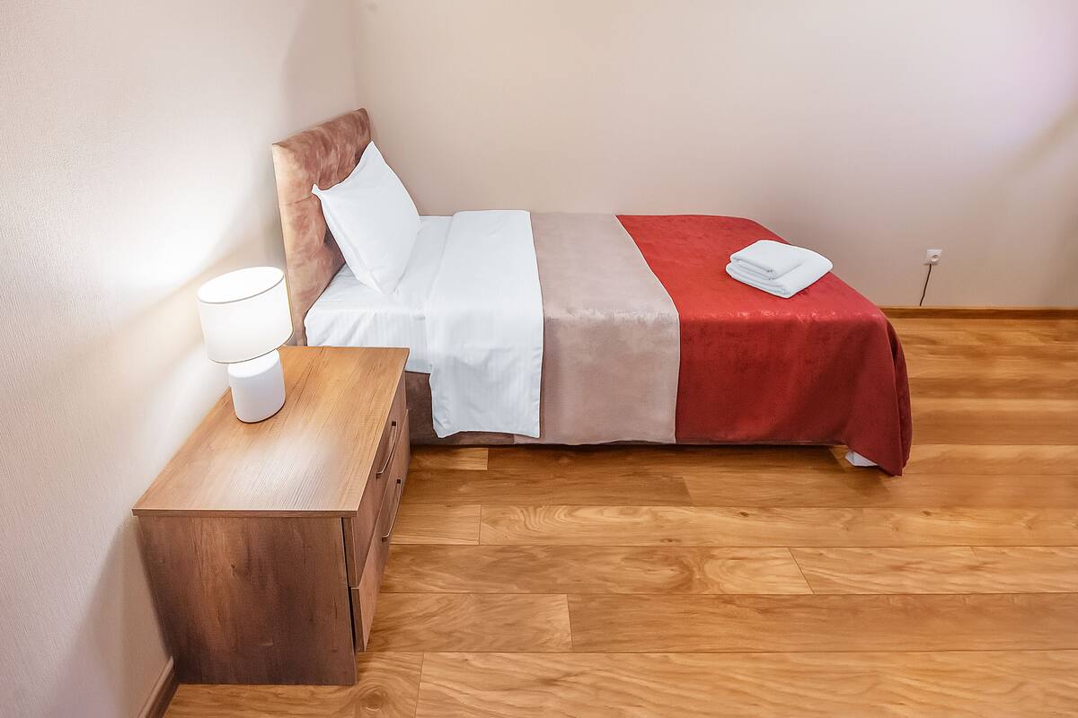 Premium bedding, minibar, laptop workspace, soundproofing