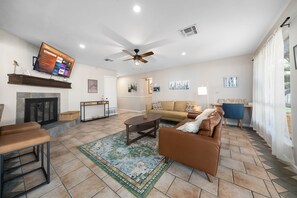 Living area - Remodeled POOL HOUSE! Minutes From Lackland and Sea World! (San Antonio)