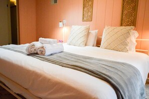 3 bedrooms, desk, iron/ironing board, travel cot