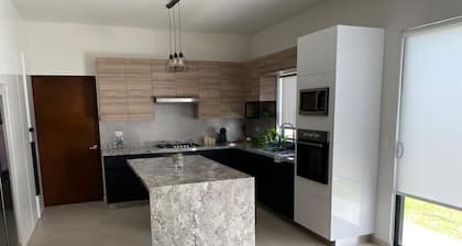 Excelente nueva residencia moderna al norte de saltillo
