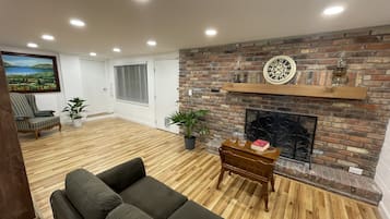 Télévision, cheminée