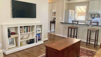 TV connectée, jeux vidéo, lecteur de DVD, livres