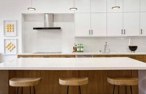 Fridge, microwave, oven, stovetop - Golden Gate Park Contemporary Playground Home (San Francisco)