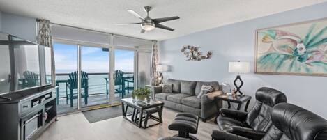 Een televisie en een dvd-speler