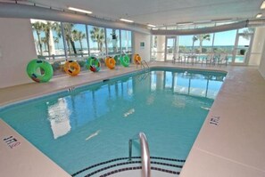 Piscine intérieure, piscine extérieure