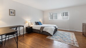 3 chambres, fer et planche à repasser, Wi-Fi, draps fournis