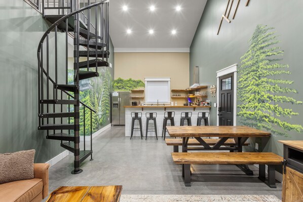 Interior - New Barndo/Private Red River Access/Kayak Launch (Stanton)