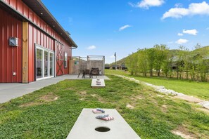 Outdoor dining - New Barndo/Private Red River Access/Kayak Launch (Stanton)