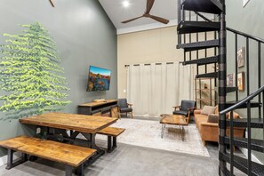 Interior - New Barndo/Private Red River Access/Kayak Launch (Stanton)