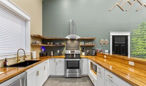 Private kitchen - New Barndo/Private Red River Access/Kayak Launch (Stanton)