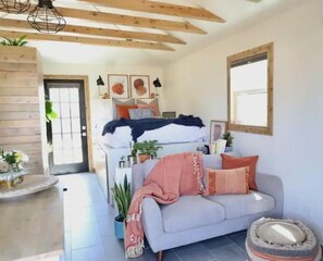 Interior - The Whittier Cottage, a cozy guesthouse in Phoenix (Phoenix)