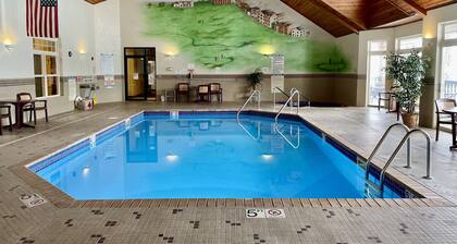 Lakefront Efficiency Condo, Indoor Pool/Hot Tub-Tagalong Golf Resort Unit431B