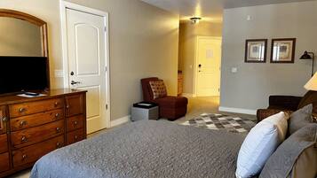 1 habitación, tabla de planchar con plancha, wifi y ropa de cama