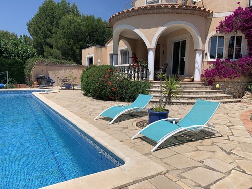 Villa Lorena Avec Grande Piscine Privée, au Calme et a 3 km de la mer