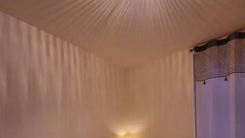 1 bedroom, bed sheets