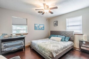 3 室のベッドルーム、デスク、アイロン / アイロン台、WiFi (無料)